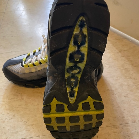 Nike Men's Gray and Yellow Sneakers - Picture 4 of 6